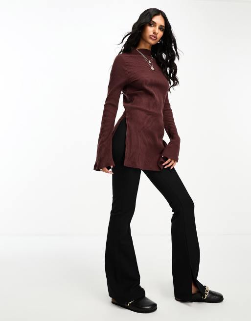 ASOS DESIGN - Superzachte geborstelde geribbelde top met split in de zoom en lange pasvorm in chocoladebruin