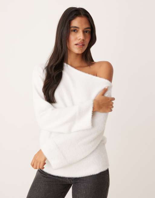 ASOS DESIGN - Superzachte gebreide trui met blote schouder en ingenomen taille in ecru