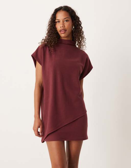 ASOS DESIGN - Superzachte gelaagde mouwloze mini cape-jurk in bordeauxrood, 4 van 4