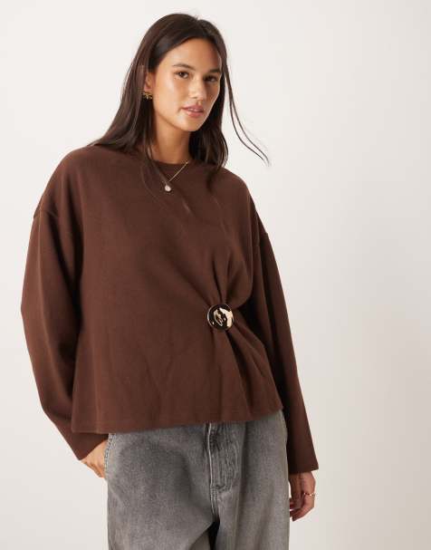 ASOS DESIGN - Superzachte getailleerde trui met hardware-detail in donker chocoladebruin - view 1