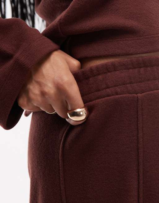 ASOS DESIGN - Superzachte joggingbroek met extreme ballonpijpen in chocoladebruin, 4 van 5