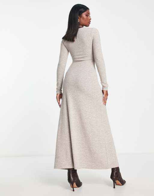 ASOS DESIGN - Superzachte maxi jurk met lange mouwen en uitsnijdingen in  lichtbeige | ASOS