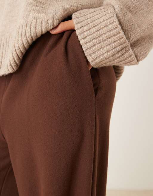 ASOS DESIGN - Superzachte oversized joggingbroek met ballonpijpen in koffiebruin, 4 van 5
