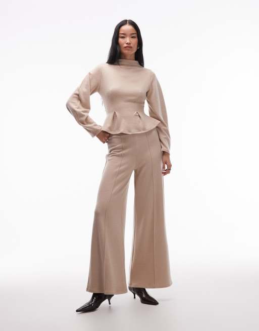 ASOS DESIGN - Superzachte peplum top met lange mouwen in beige, deel van co-ord set, 2 van 4