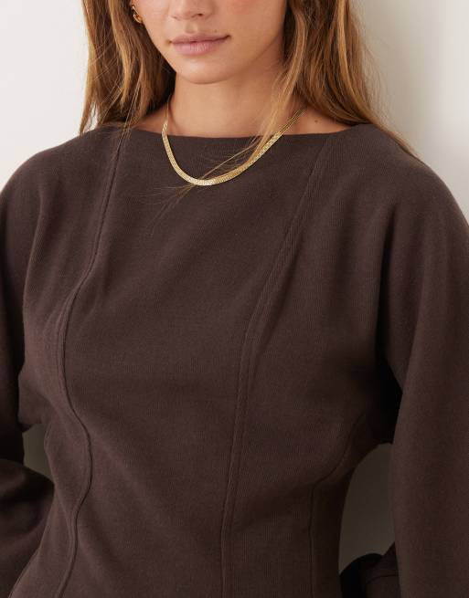 ASOS DESIGN - Superzachte top met naaddetail, boothals en lange mouwen in bruin, 3 van 4