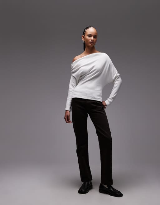 ASOS DESIGN - Superzachte top met rimpeleffect, blote schouder en lange mouwen in winterwit, 2 van 4