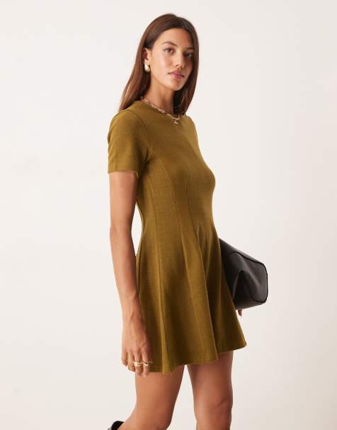 ASOS DESIGN - Superzachte uitlopende mini jurk met korte mouwen in olijfgroen - view 1
