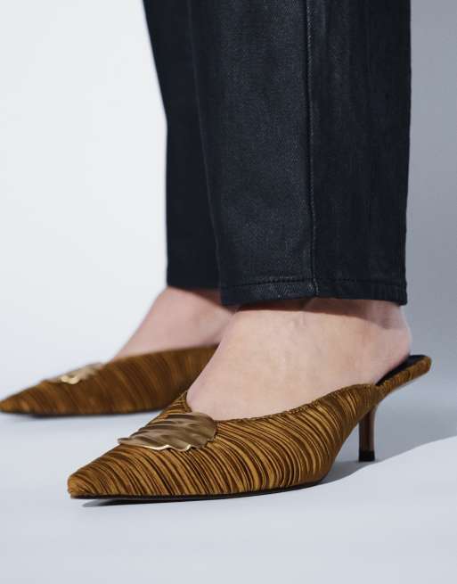 ASOS DESIGN Surprise mules med bølget kantdetalje, spids tå og kitten-hæl i Orche, 4 af 4