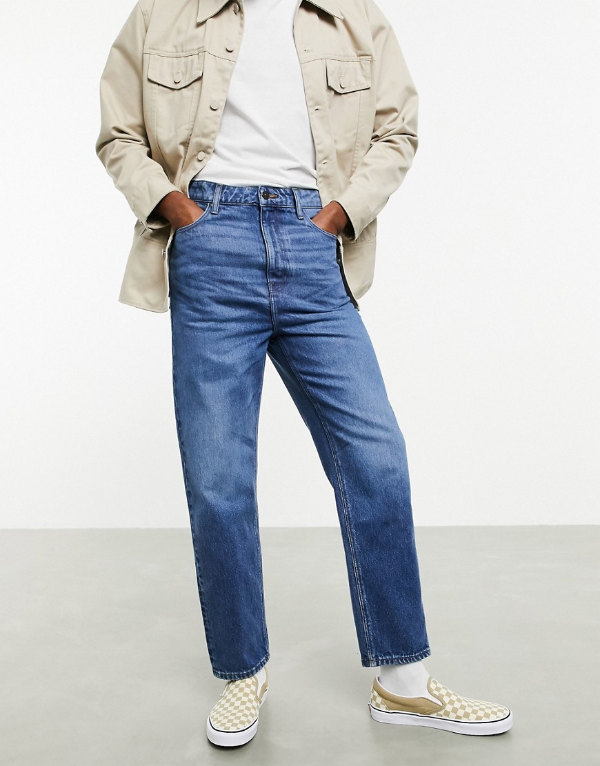 ASOS DESIGN - 'Sustainable' - Højtaljede jeans i mid wash blå