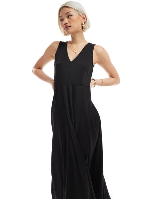 ASOS DESIGN – Svart, ärmlös midiklänning i ponté med v-ringning och klockad kjol, 3 av 4