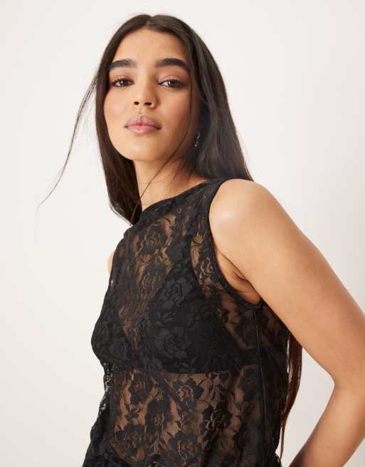 ASOS DESIGN – Svart, ärmlös topp i skir spets och peplum-modell, 2 av 4