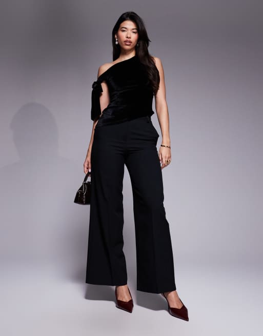 ASOS DESIGN – Svart, asymmetrisk topp i sammet med knytband på axeln, 2 av 4