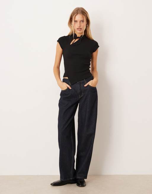 ASOS DESIGN – Svart, asymmetrisk topp med knytning vid halsen, 2 av 4