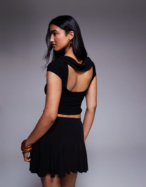 ASOS DESIGN – Svart, åtsmitande crop top med öppen rygg, del av set, 2 av 4