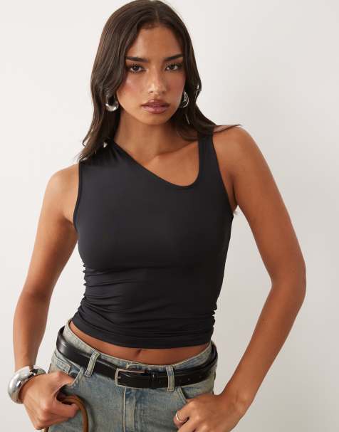 ASOS DESIGN – Svart, åtsmitande topp med asymmetrisk design - view 1