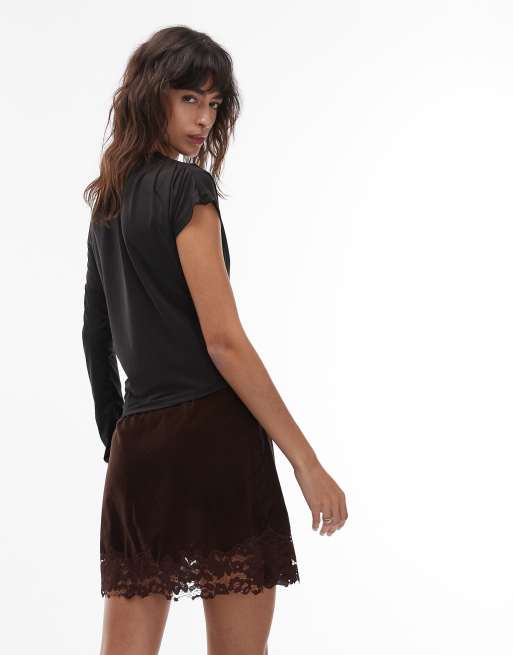ASOS DESIGN – Svart, åtsmitande topp med asymmetrisk, enaxlad design och drapering, 4 av 4