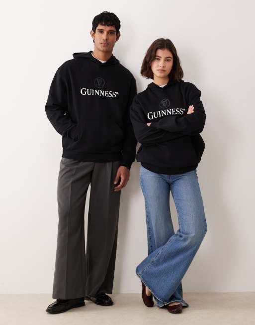 ASOS DESIGN – Svart, avslappnad huvtröja i unisex-modell med Guinness-tryck, 3 av 4