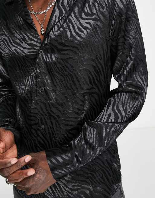 ASOS DESIGN – Svart avslappnad skjorta i jacquardvävd, zebramönstrad satin, 2 av 4