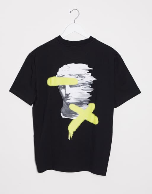 ASOS DESIGN – Svart avslappnad t-shirt med historiskt tryck och graffitimönster, 3 av 4