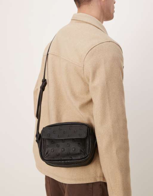 ASOS DESIGN – Svart axelremsväska i läderimitation med präglade detaljer, 3 av 4