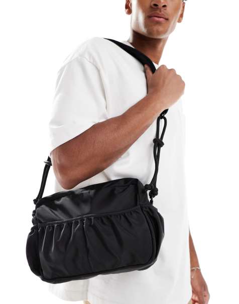 ASOS DESIGN – Svart axelremsväska i nylon och techstil - view 1