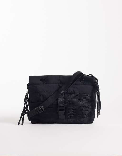 ASOS DESIGN – Svart axelremsväska i nylon, 2 av 4