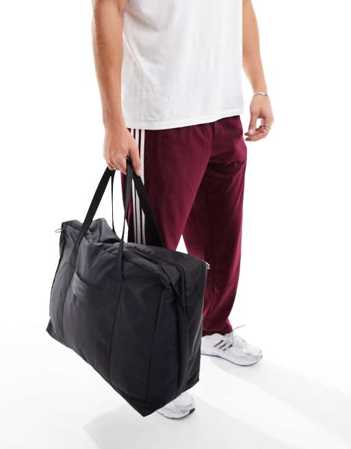 ASOS DESIGN – Svart bag i nylon