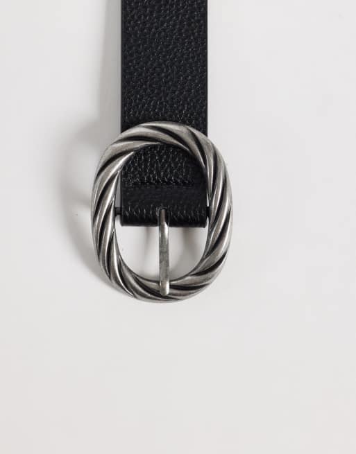 ASOS DESIGN – Svart bälte i läderimitation med nitar och silverfärgat spänne i cowboystil, 2 av 3