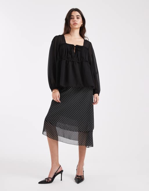 ASOS DESIGN – Svart blus i skir chiffong med ryschad detalj, 3 av 4