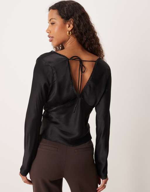 ASOS DESIGN – Svart blus med långa ärmar och snörning i satin, 2 av 4