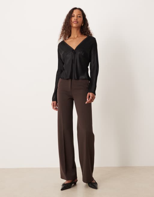 ASOS DESIGN – Svart blus med långa ärmar och snörning i satin, 3 av 4