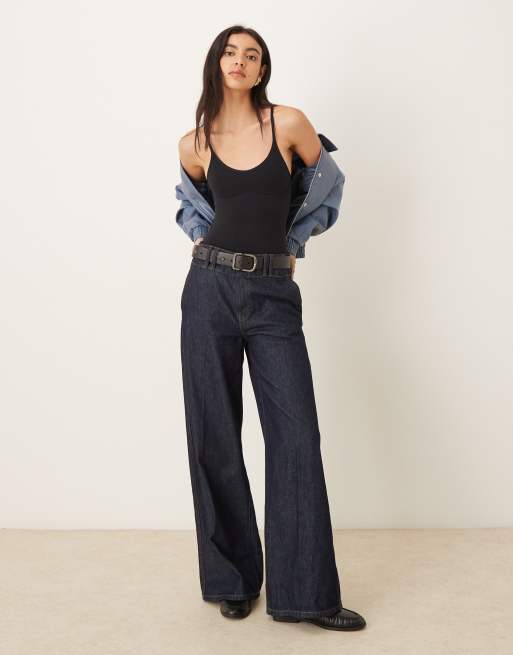 ASOS DESIGN – Svart body i seamless-design med smal axelband, 2 av 4