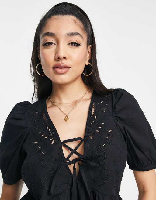 ASOS DESIGN – Svart bomullstopp med kort ärm och fjärilsformade hålbroderier, 3 av 4