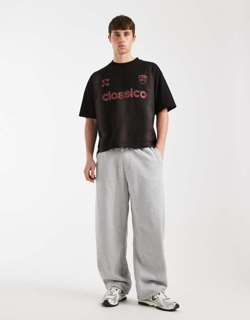 ASOS DESIGN – Svart, boxig t-shirt i oversized fit med fotbollstryck , 2 av 5