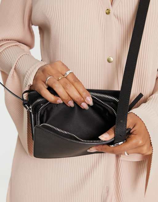ASOS DESIGN – Svart crossbodyväska i läder med dubbelt spänne, 3 av 4