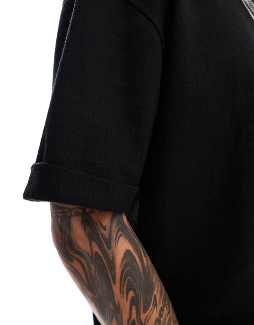 ASOS DESIGN – Svart crosshatch-strukturerad t-shirt i oversize med uppvikt ärm, 3 av 4