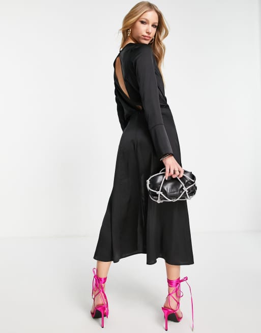 ASOS DESIGN – Svart diagonalskuren midiklänning i satin med knappar och drapering, 2 av 4