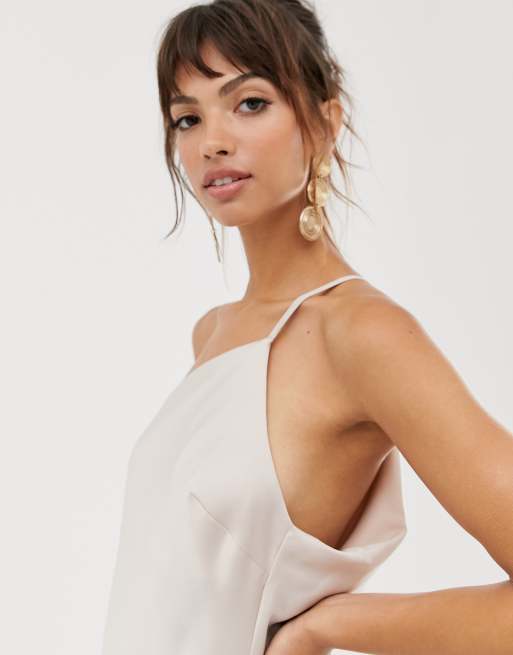 ASOS DESIGN – Svart, enaxlad midaxiklänning i satin med drapering baktill, 3 av 4