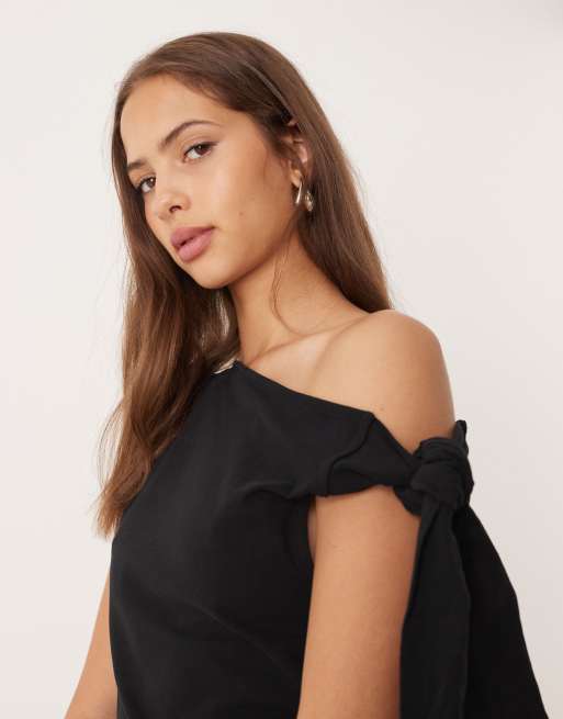 ASOS DESIGN – Svart, enaxlad miniklänning med knutdetalj, 3 av 4