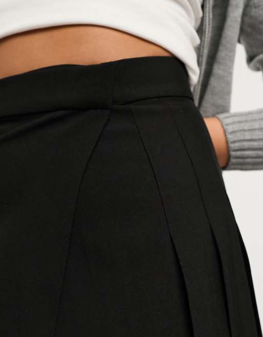 ASOS DESIGN – Svart, figursydd minikjol med veck, 2 av 5