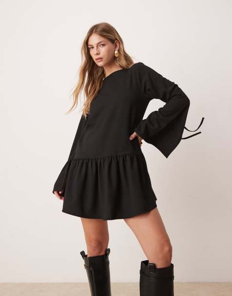 ASOS DESIGN – Svart, figursydd miniklänning i utsvängd design med sänkt midja - view 1