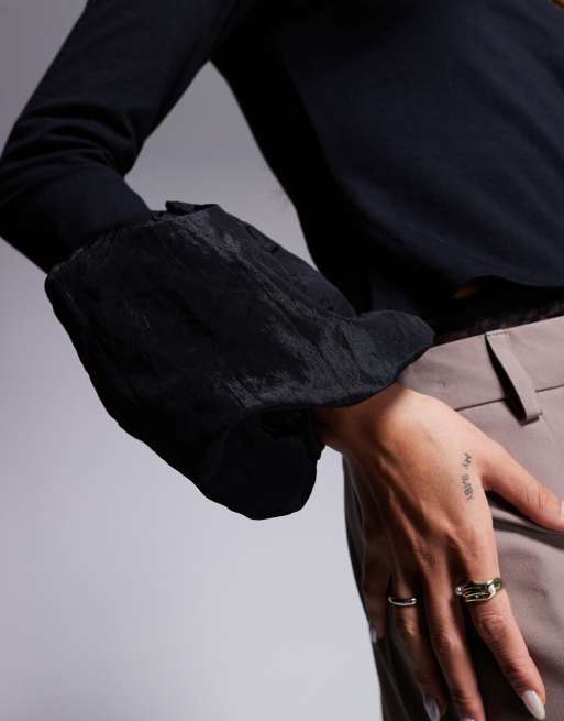 ASOS DESIGN – Svart figursydd topp med hög halsringning och puffiga muddar i taft, 4 av 4