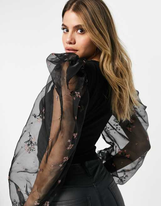 ASOS DESIGN – Svart figursydd topp med vida ärmar i broderad organza, 2 av 4