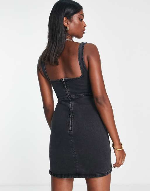 ASOS DESIGN – Svart förklädesklänning i denim, 4 av 4