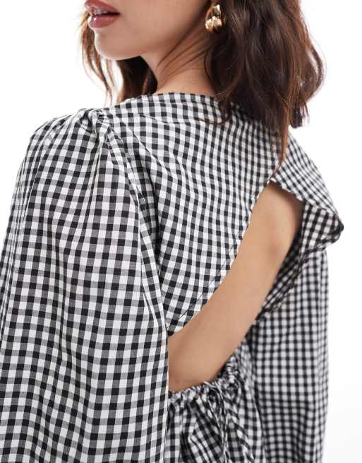ASOS DESIGN – Svart, ginghamrutig poplinblus med långa ärmar och rysch baktill, 2 av 4