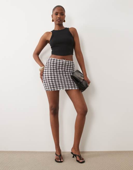 ASOS DESIGN – Svart, ginghamrutiga minikjol i skir mesh, 2 av 5