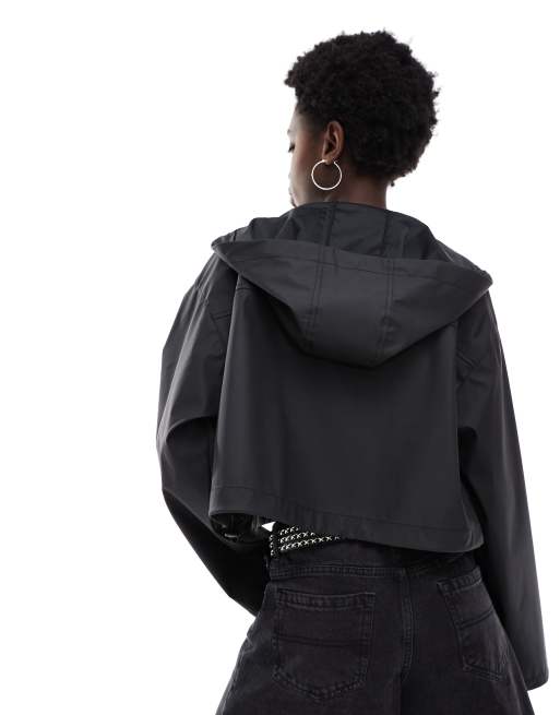 ASOS DESIGN – Svart, gummerad, kort regnjacka med huva, 4 av 4