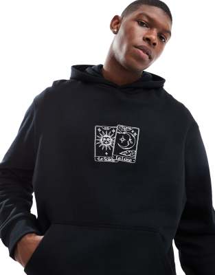 ASOS DESIGN – Svart huvtröja med broderi framtill