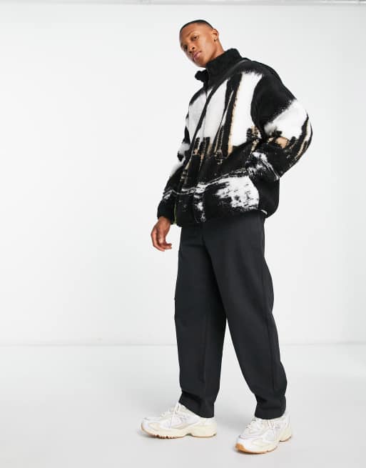 ASOS DESIGN – Svart jacka av teddy i oversize med dragkedja och heltäckande stadsmönster, 4 av 4