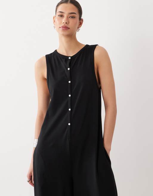 ASOS DESIGN – Svart jumpsuit med knäppning och fickor, 2 av 4